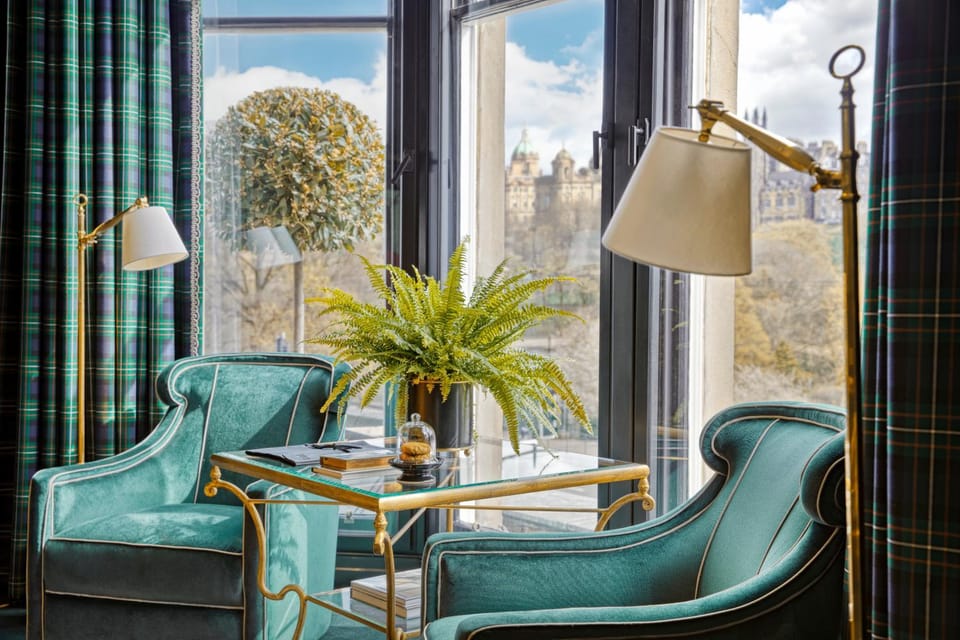View (from property/room), Seating area, Bedroom, City view, Landmark view