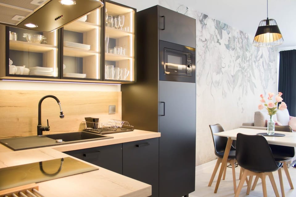 Kitchen or kitchenette, Dining area, stove