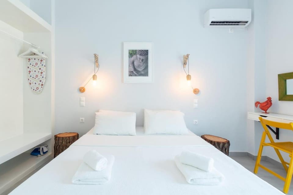 Photo of the whole room, Bedroom, Mountain view, Quiet street view