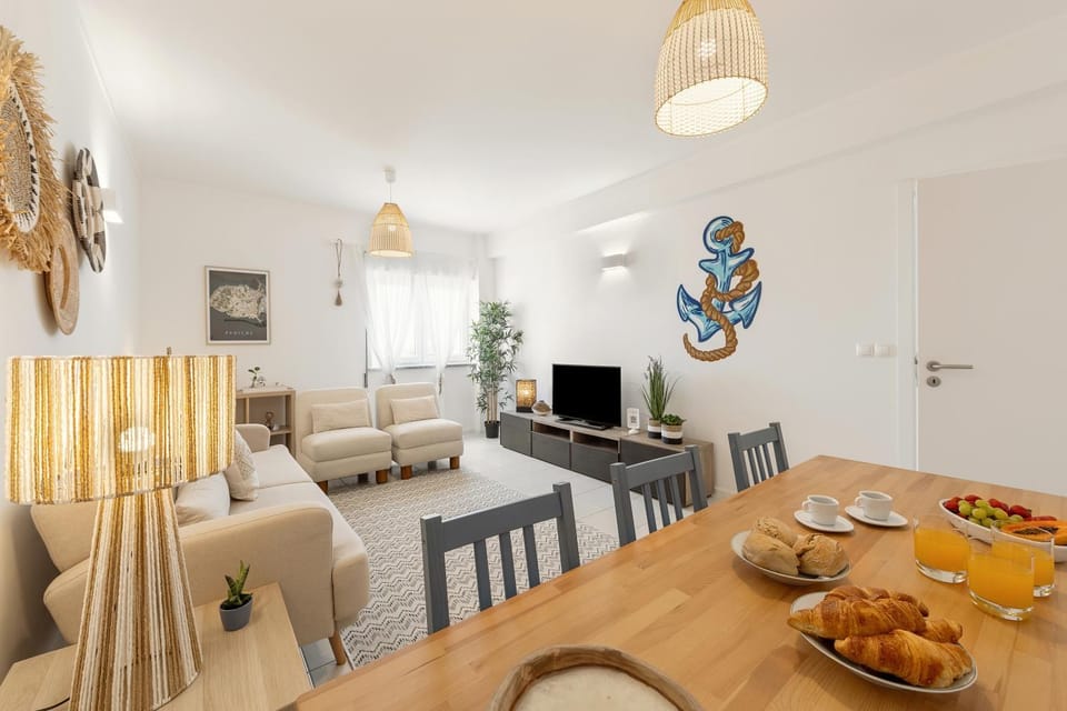 Communal lounge/ TV room, TV and multimedia, Living room, Seating area, Dining area