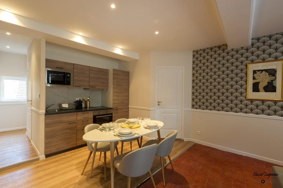 Coffee/tea facilities, Kitchen or kitchenette, Dining area