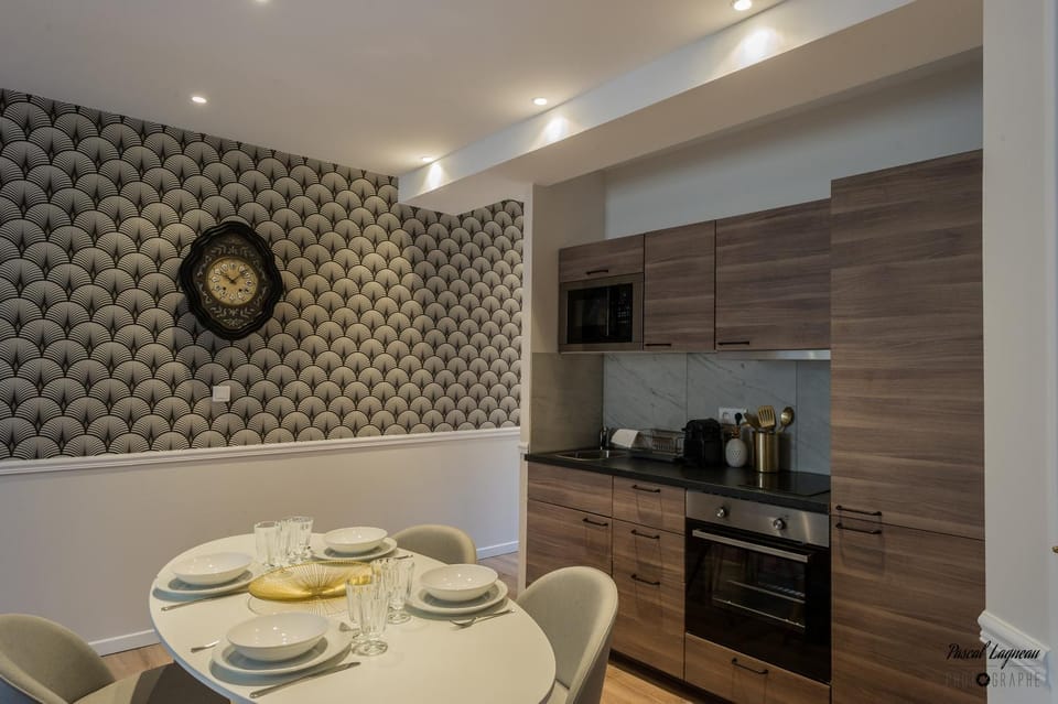 Coffee/tea facilities, Kitchen or kitchenette, Dining area