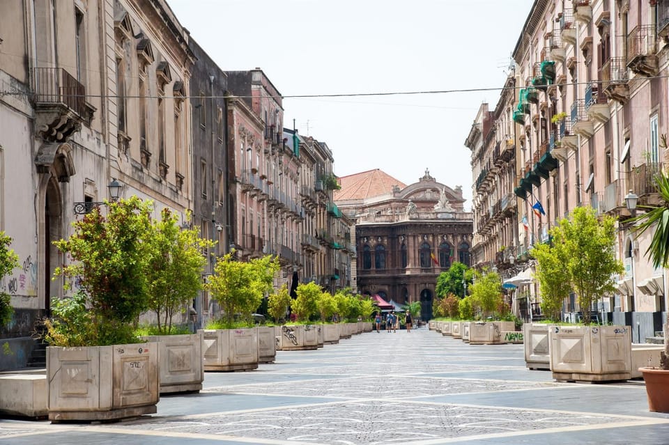 Landmark view, Street view