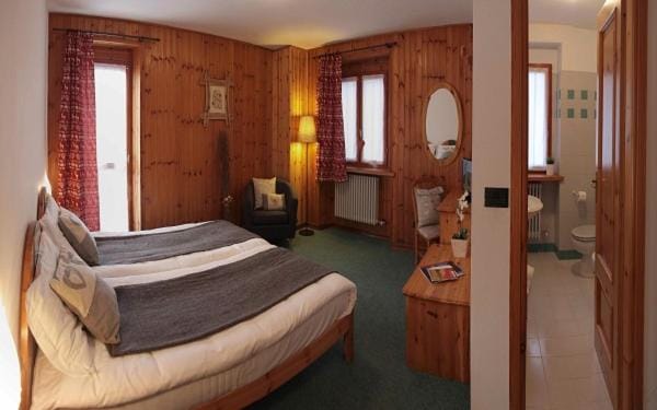 Mont Velan Chambres & Restaurant Hotel in Aosta Valley, Italy