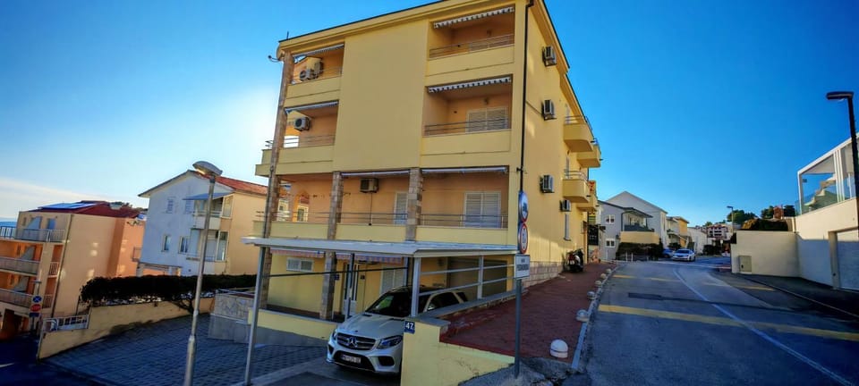 Villa DM Apartment in Baška Voda