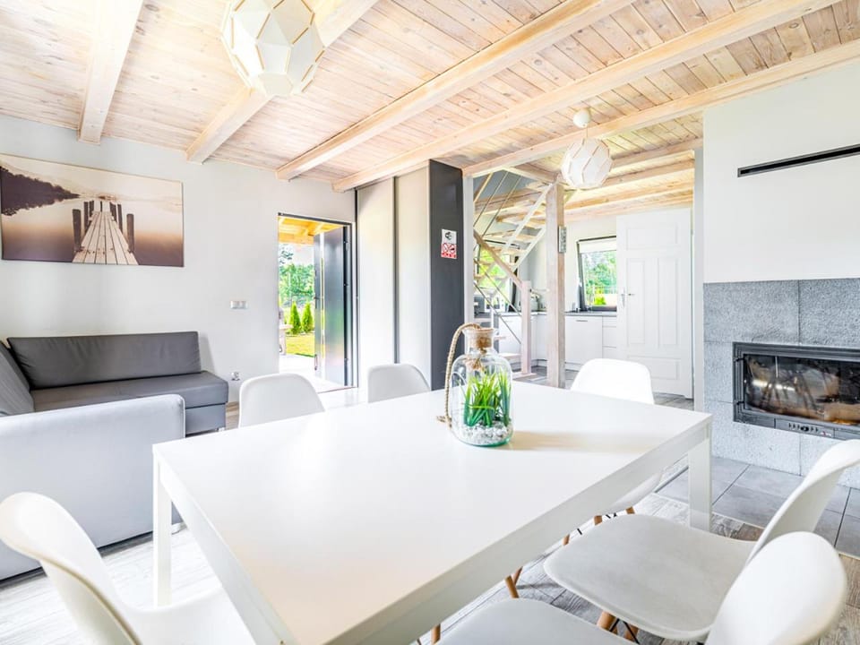 Kitchen or kitchenette, Seating area, Dining area