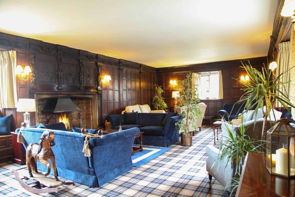 Living room, Seating area