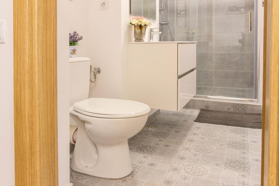 Shower, Toilet, Bathroom