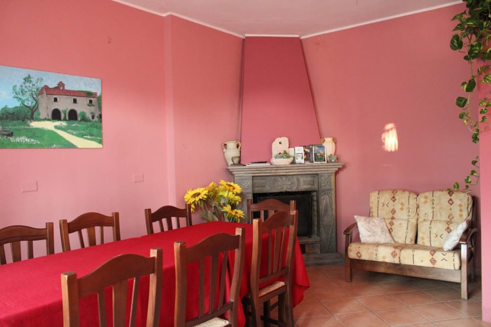 Restaurant/places to eat, Dining area