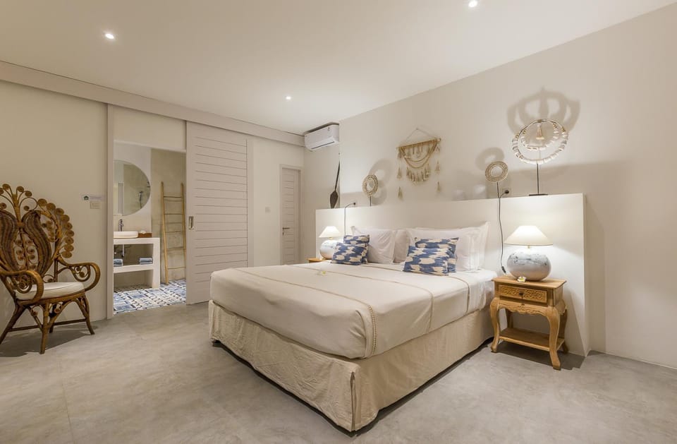 Bed, Night, Photo of the whole room, Bedroom