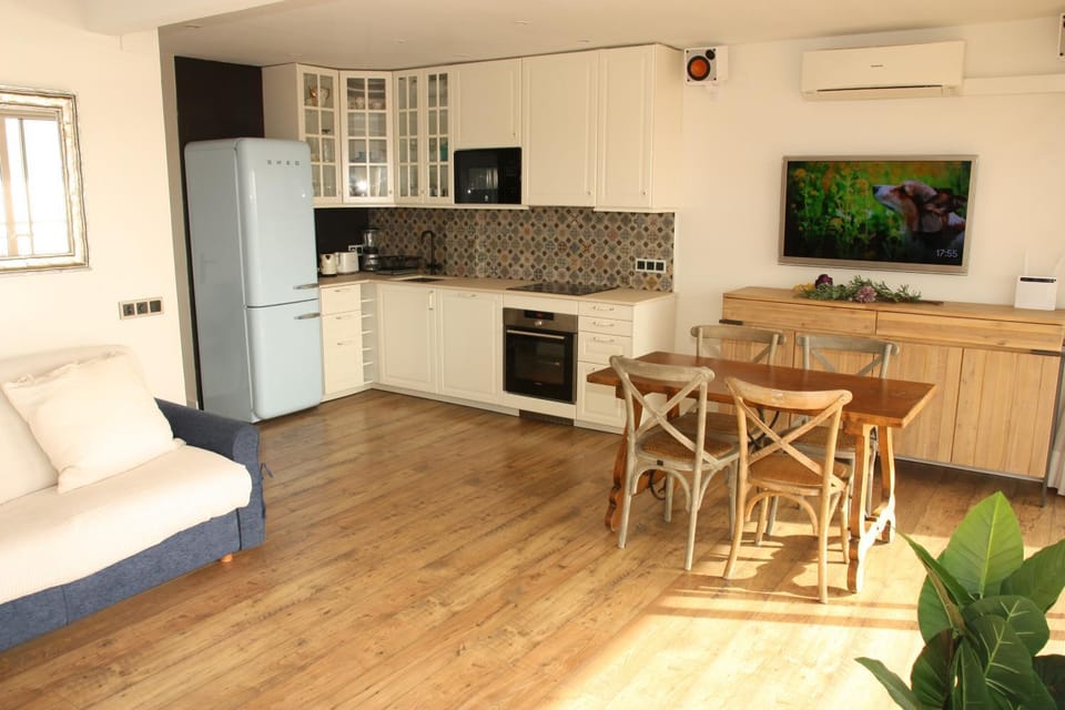 TV and multimedia, Kitchen or kitchenette, Living room