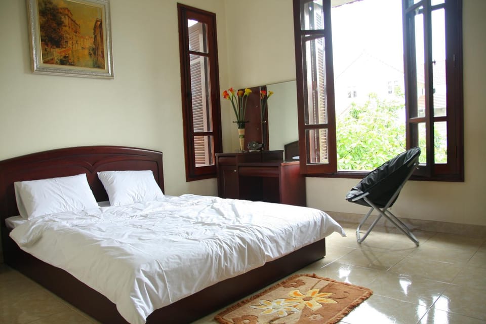 Hạ Long Lily Homestay Bed and Breakfast in Laos