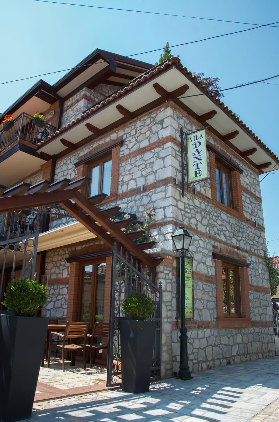 Facade/entrance