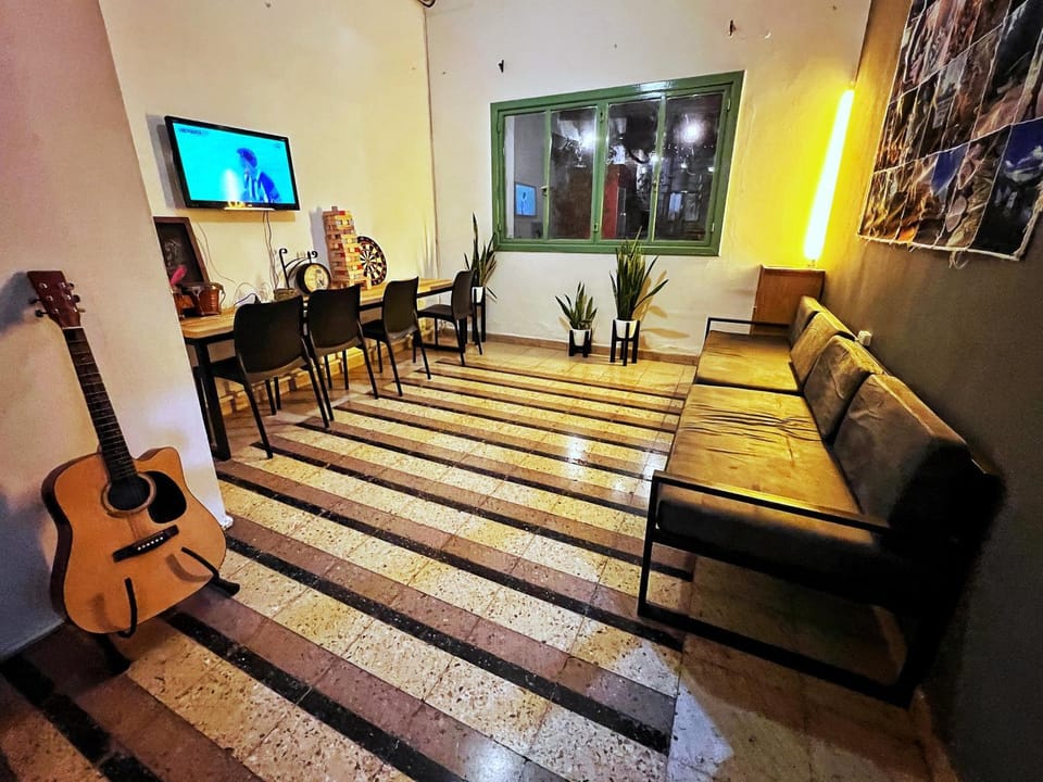 Communal lounge/ TV room, TV and multimedia, Living room, Seating area, Evening entertainment