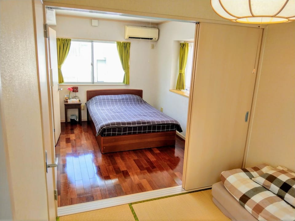 Photo of the whole room, Bedroom, wardrobe