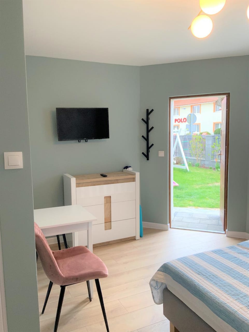 TV and multimedia, Photo of the whole room