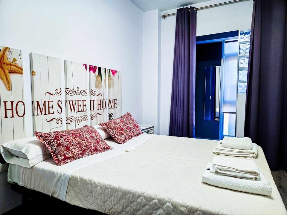 Bed, Photo of the whole room, Bedroom, Text overlay