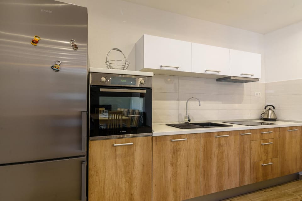 Coffee/tea facilities, Living room, Seating area, Dining area