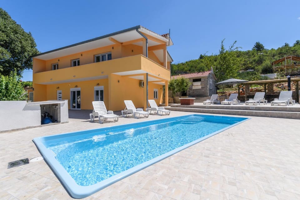 Patio, Facade/entrance, Bird's eye view, BBQ facilities, Garden, Balcony/Terrace, Seating area, Garden view, Pool view, Pool view, Swimming pool