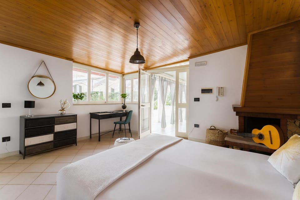 Bed, Bathroom, TV and multimedia, Bedroom, Garden view, fireplace, locker, soundproof, washing machine, air conditioner