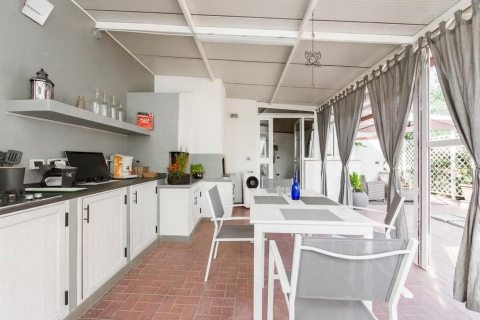 Natural landscape, BBQ facilities, Living room, Seating area, Dining area, oven