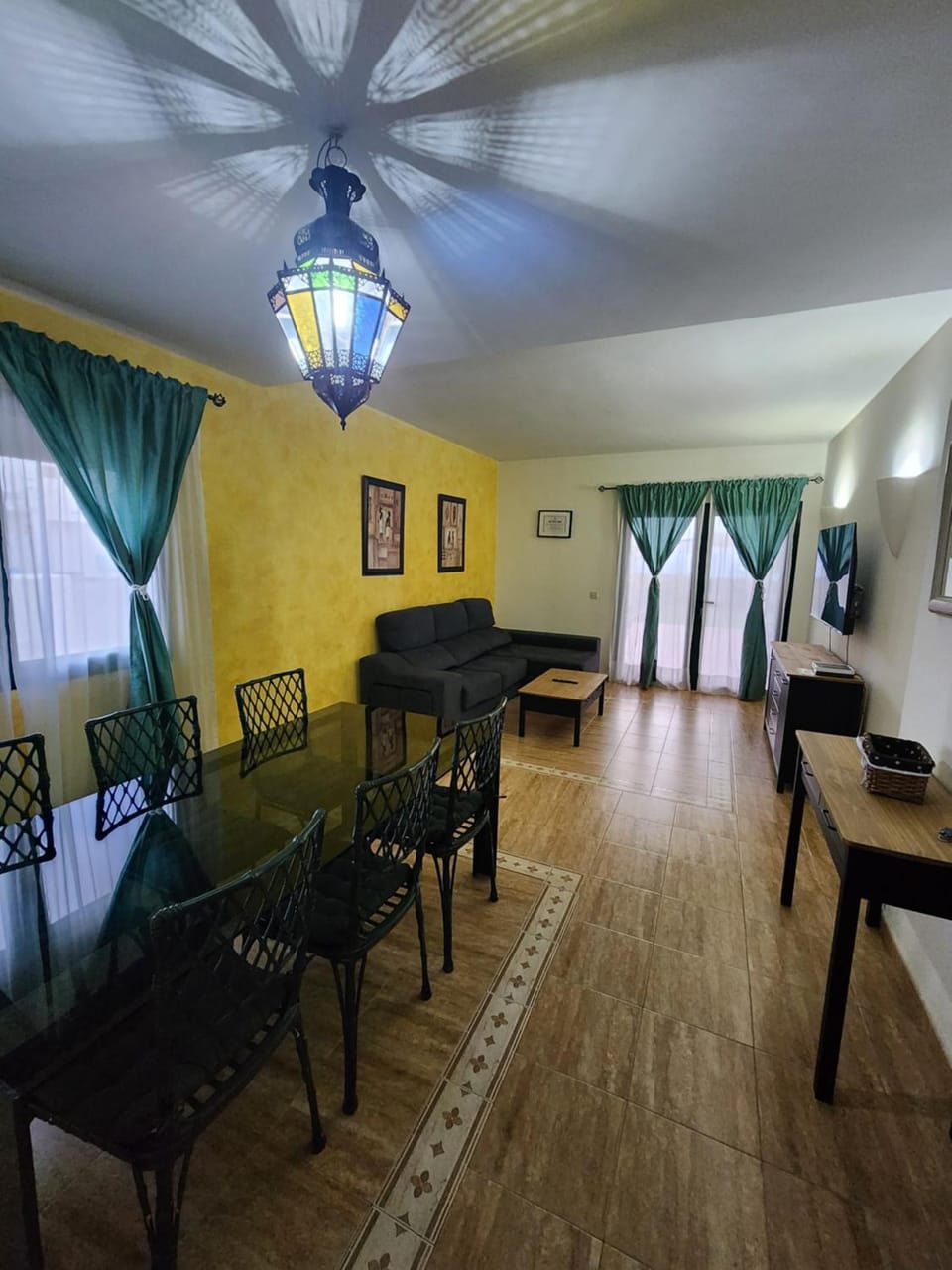 Communal lounge/ TV room