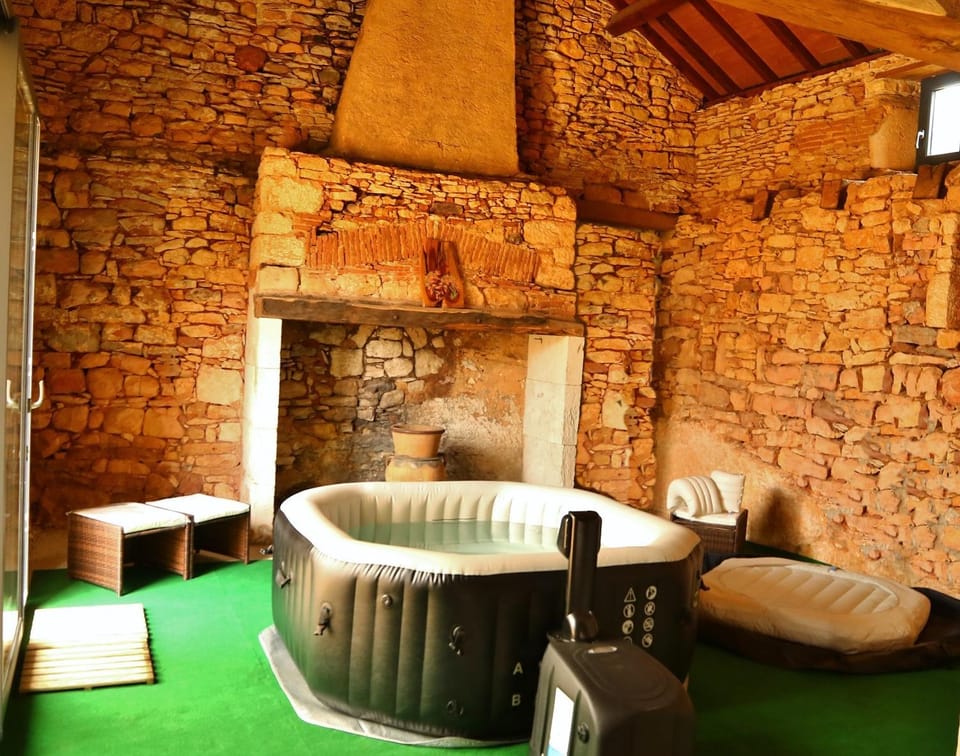 Hot Tub, Spa and wellness centre/facilities