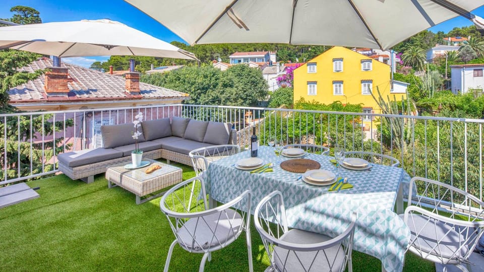 Day, Neighbourhood, Summer, BBQ facilities, BBQ facilities, Garden, Coffee/tea facilities, Balcony/Terrace, Balcony/Terrace, Seating area, Dining area, On site, Garden view, Garden view, Sea view, Area and facilities