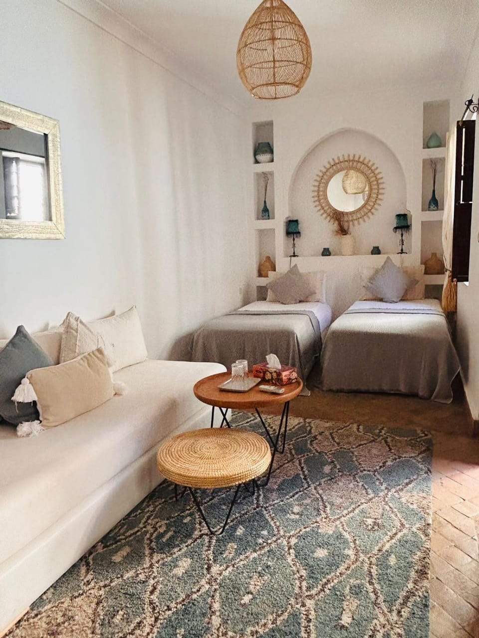 Photo of the whole room, Bedroom
