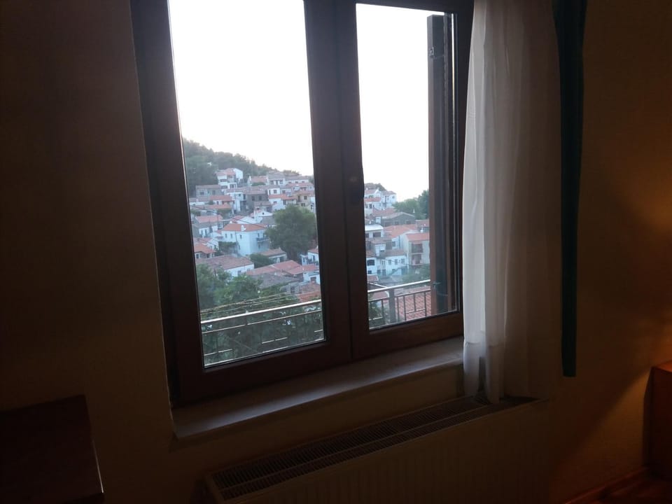 Πέτρινο δυόροφο Αρχοντικό στο Κέντρο της Χώρας. House in Decentralized Administration of Macedonia and Thrace