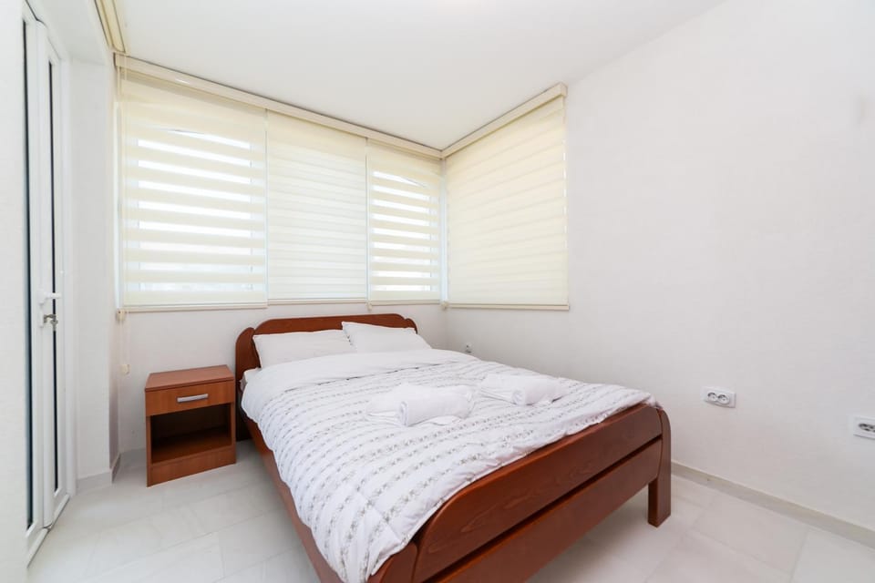 Bed, Photo of the whole room, Decorative detail