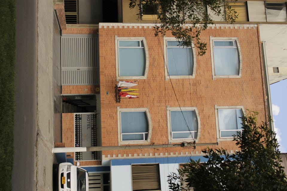 Property building, Facade/entrance, Area and facilities