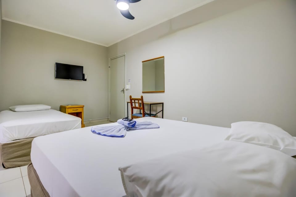 Bed, TV and multimedia, Photo of the whole room