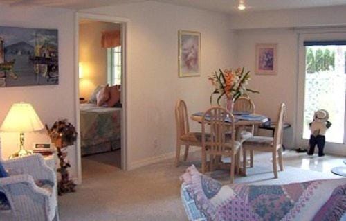 Communal lounge/ TV room, Living room, Dining area