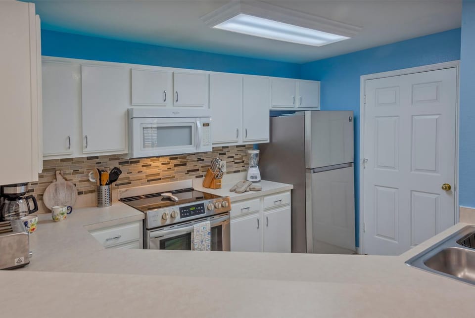 NEW 2bed2bath condo - CLEARWATER BEACH - FREE Wi-Fi and Parking Apartment in Florida