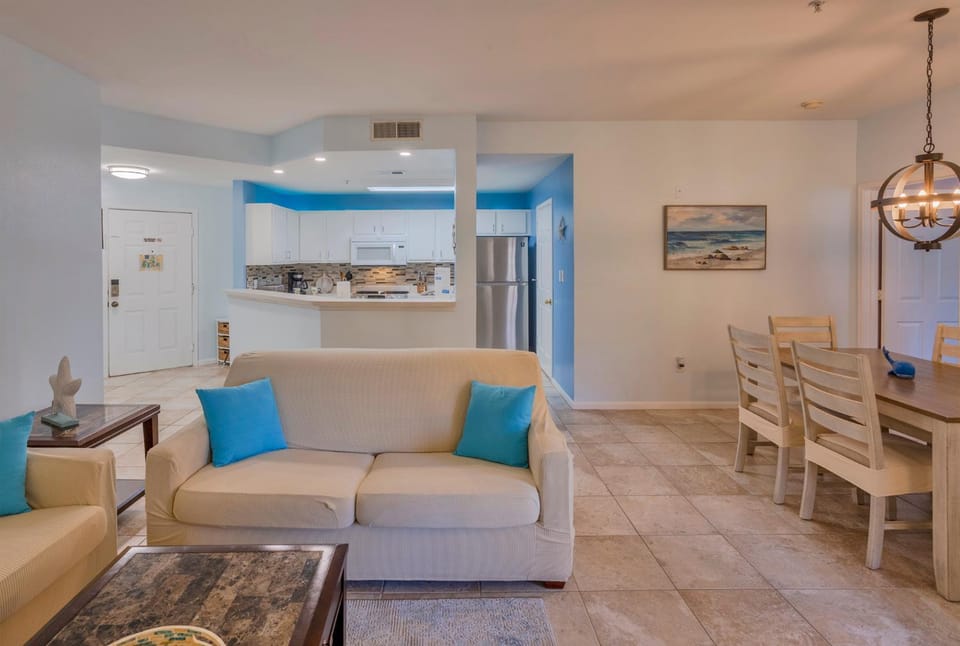 NEW 2bed2bath condo - CLEARWATER BEACH - FREE Wi-Fi and Parking Apartment in Florida