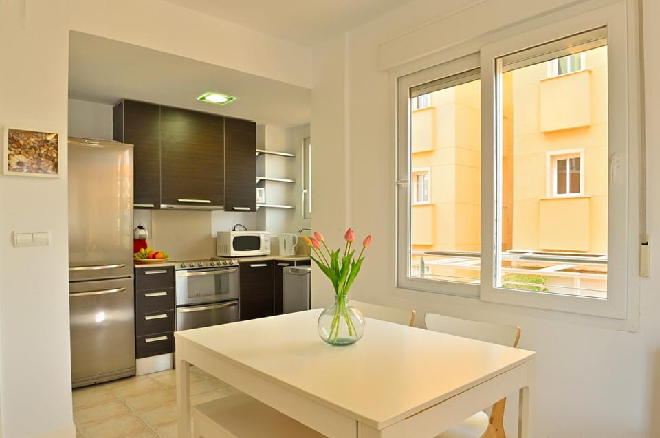 Coffee/tea facilities, Kitchen or kitchenette, Dining area