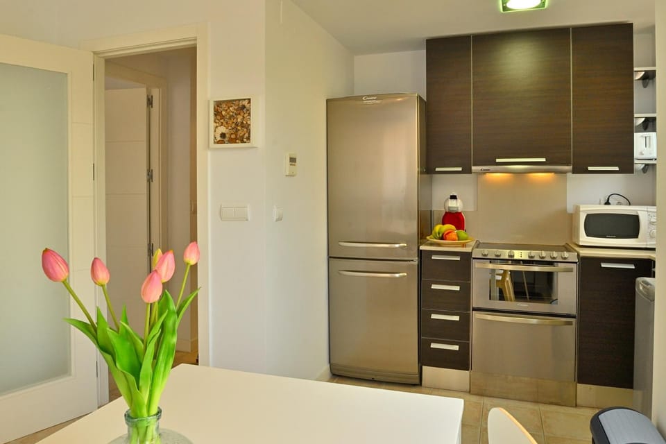 Coffee/tea facilities, Kitchen or kitchenette, Living room, Dining area
