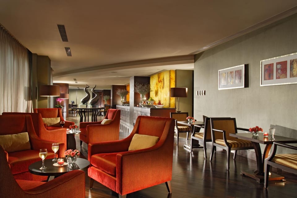 Restaurant/places to eat, Seating area