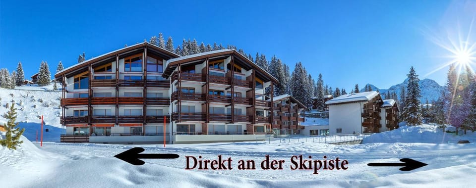 Facade/entrance, Skiing