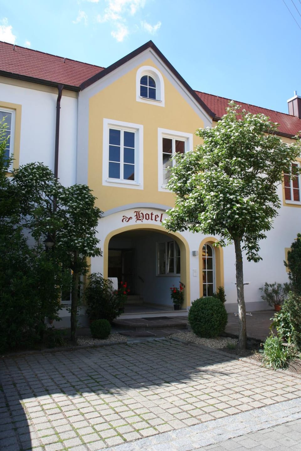 Facade/entrance