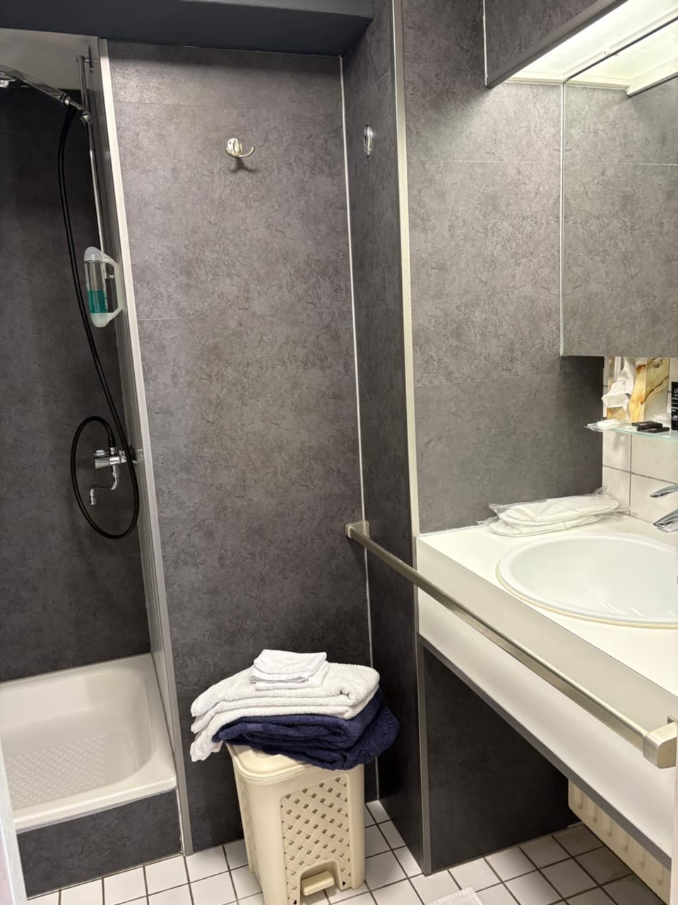 Shower, towels