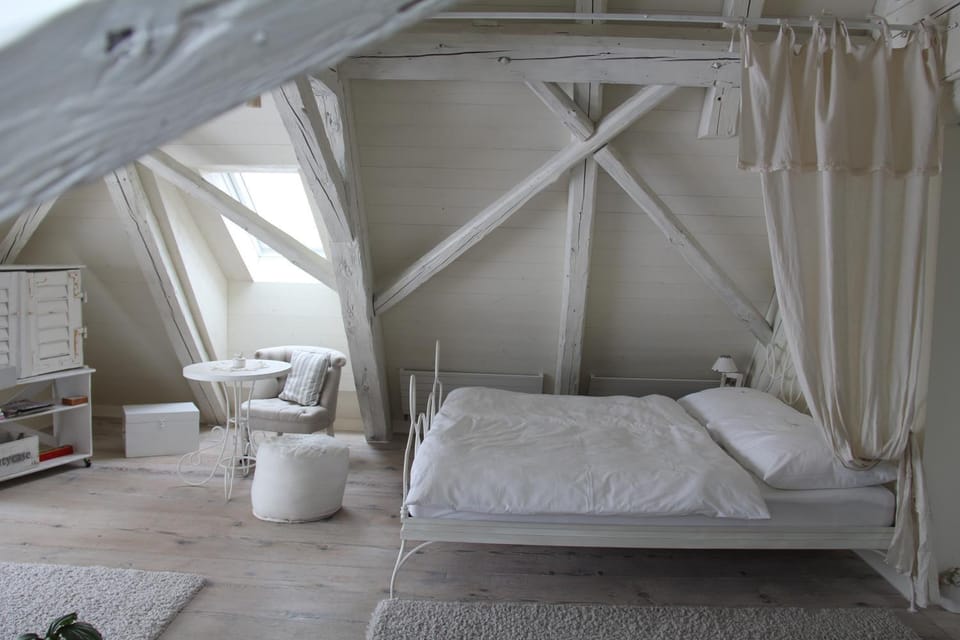 Day, Photo of the whole room