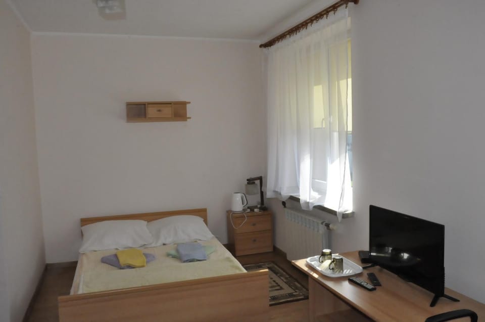 TV and multimedia, Photo of the whole room, Bedroom, towels