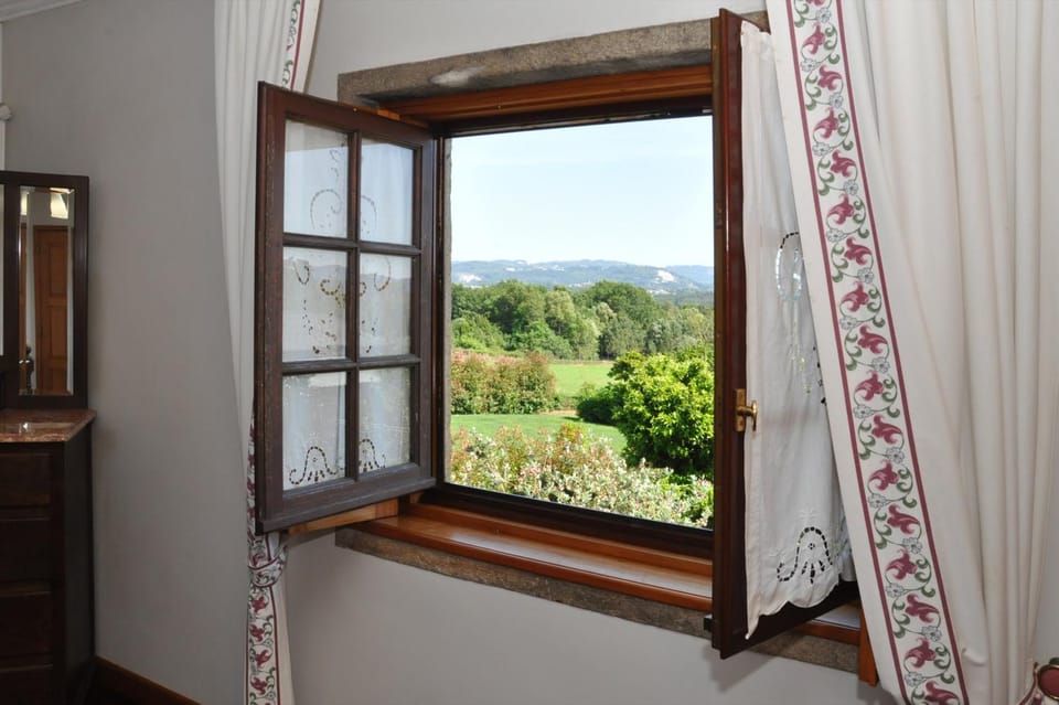 Day, Natural landscape, Photo of the whole room, Bedroom, Mountain view