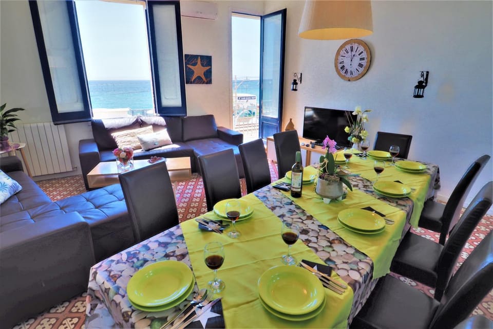 TV and multimedia, Balcony/Terrace, Living room, Seating area, Dining area