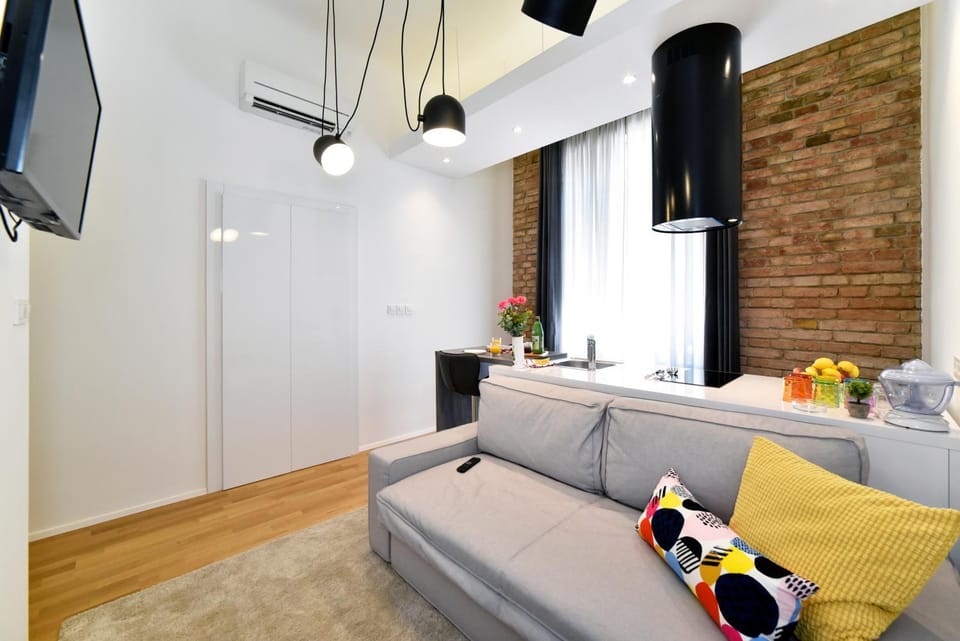 Communal lounge/ TV room, TV and multimedia, Living room, Seating area, Breakfast, kitchen