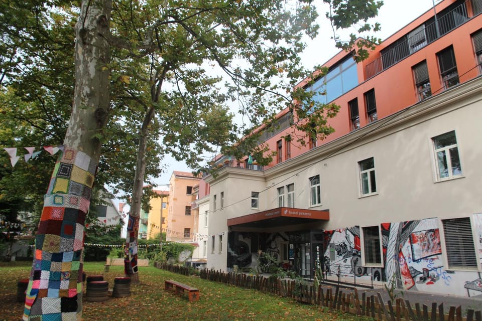 Facade/entrance