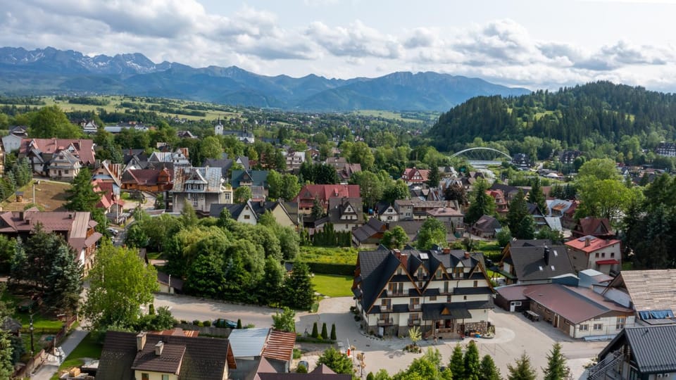 Property building, Bird's eye view, Mountain view