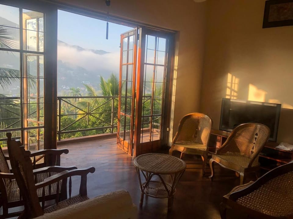 Balcony/Terrace, Seating area, Mountain view